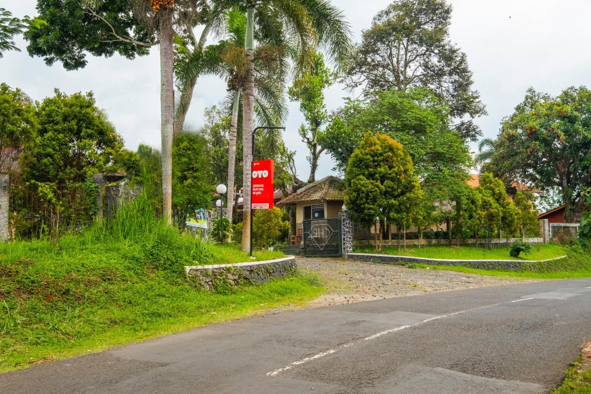 Oyo 2278 Cikidang Hunting Resort Sukabumi Eksteriør billede